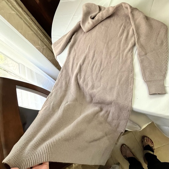 Women’s sweater dress. **EVERYTHING MUST GO, MOVING SALE** - Picture 3 of 4